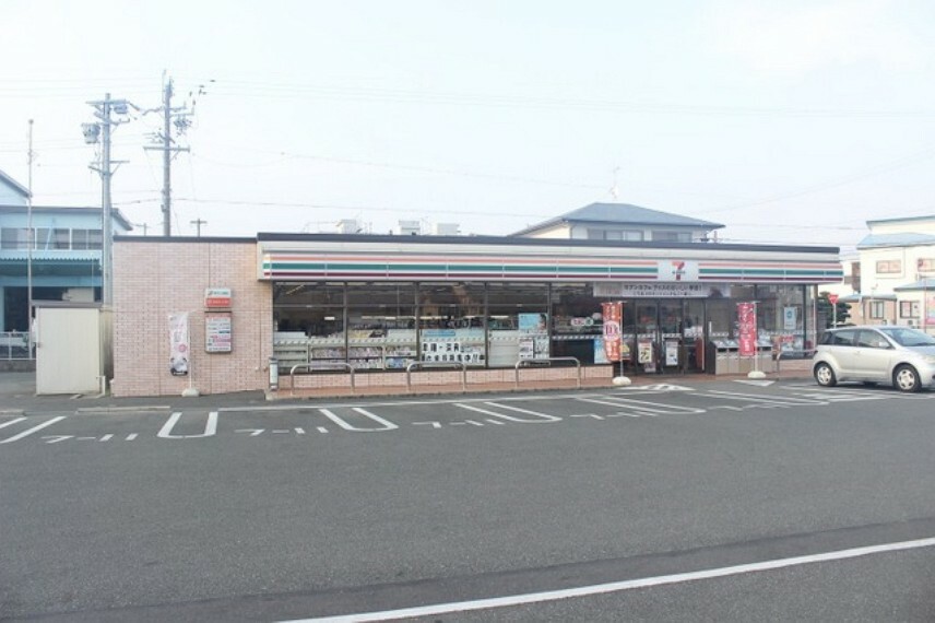 コンビニ セブンイレブン豊橋三本木店