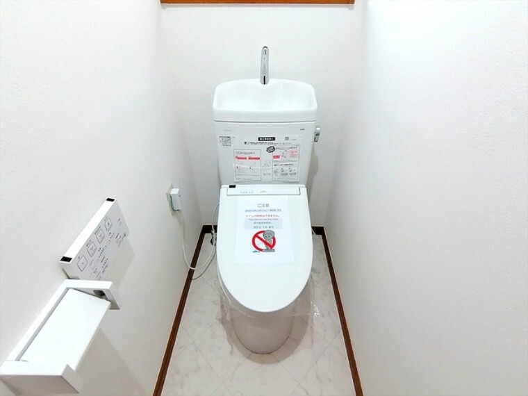 トイレ シンプルな機能を搭載したトイレ。家族みんなが使う場所だからこそ清潔にこだわりたいですね。 ■日野市西平山4　一戸建て■