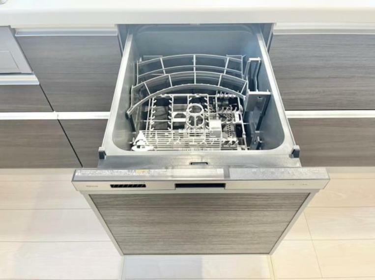 キッチン 家事の時短に繋がる食器洗い乾燥機です。家族時間を増やすことができますね。