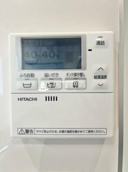 発電・温水設備 わざわざ浴室に行く手間が省けるオートバス機能付きです。