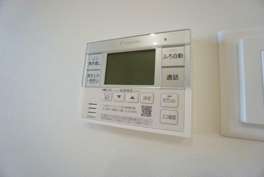 発電・温水設備 給湯器リモコン。