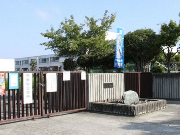 小学校 【小学校】交野市立倉治小学校まで656m