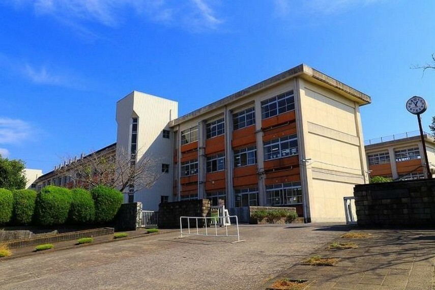 中学校 加治木中学校［加治木中学校］教育目標自ら進んで、鍛え、行動する心豊かな生徒の育成校訓向学・自主・創造