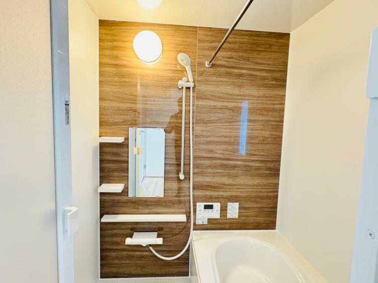 浴室 スライド式シャワーホルダー・手元で水流切り替えシャワーヘッド