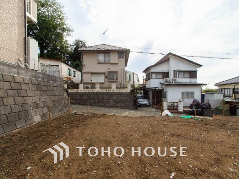 現況写真 閑静な住宅街の陽当りに恵まれた土地。たくさんの想いが美しいカタチに彩られます。