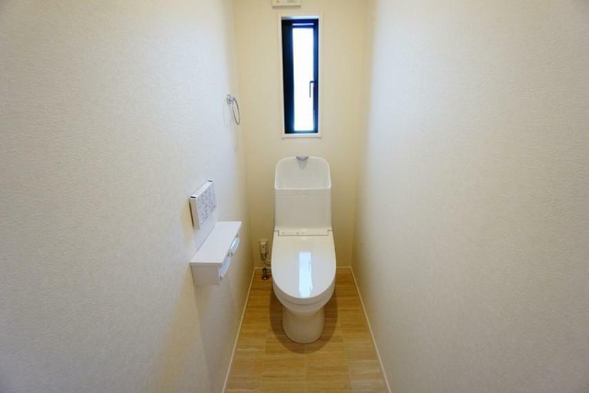 同仕様写真（内観） （同仕様写真）1階・2階の2ヶ所にトイレがあるので、忙しい朝にもゆとりができますね。