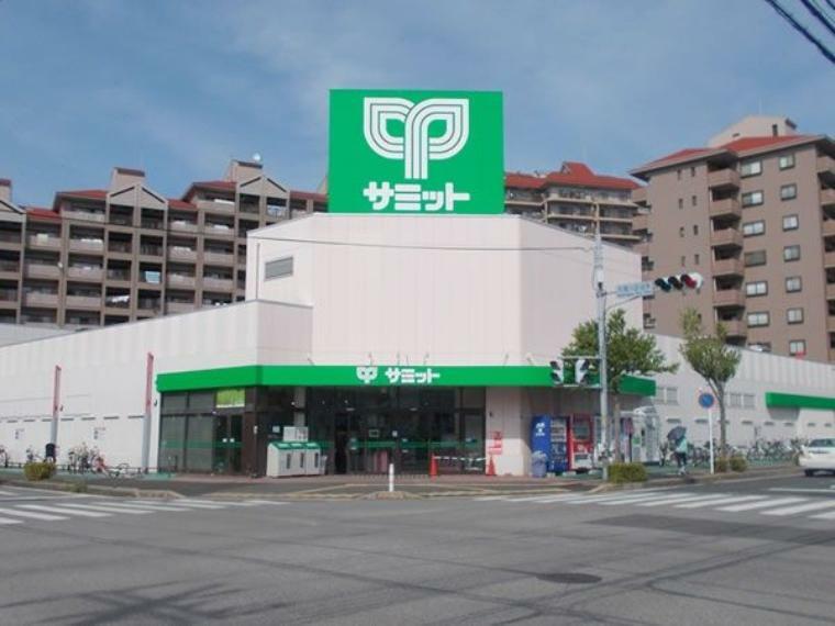 スーパー サミットストア花見川区役所前店 徒歩13分。