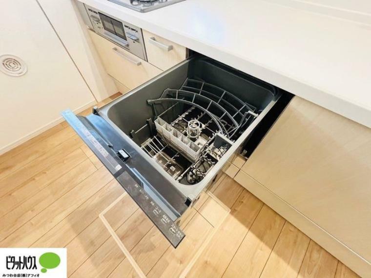 キッチン 施工例写真:人気の食洗器付きでママの家事負担も軽減。