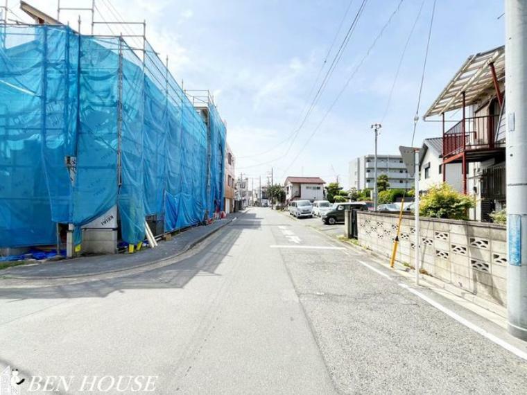 現況写真 前面道路含む外観・周辺は落ち着いた雰囲気の住宅地です。小さなお子様がいるご家庭も安心ですね。