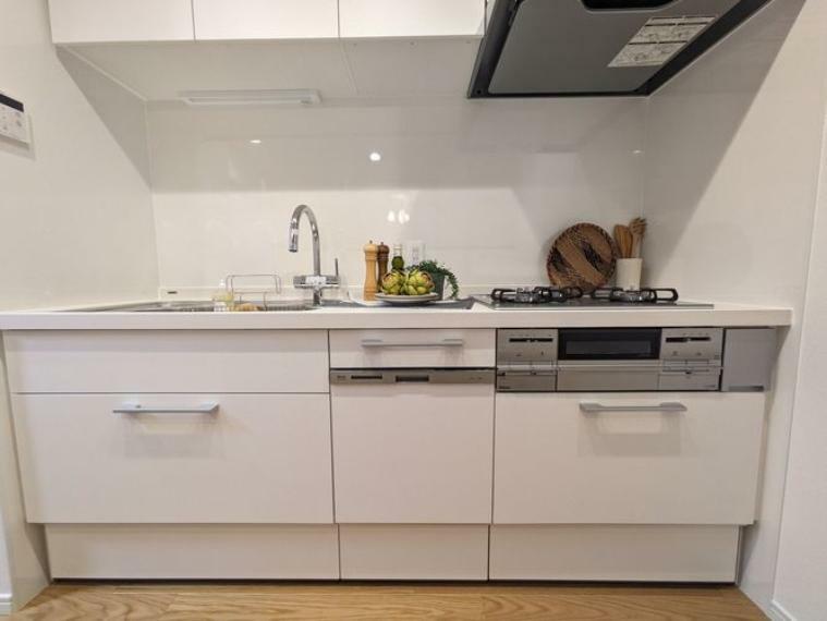 キッチン 広々としたスペースを使用することが可能です！利便性の高いシステムキッチンです。