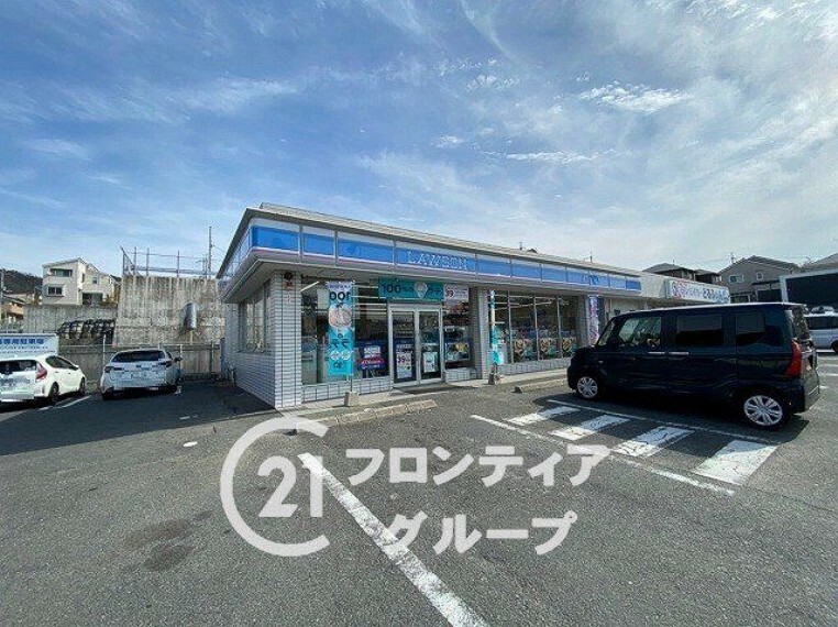 コンビニ ローソン生駒壱分インター店 徒歩16分。