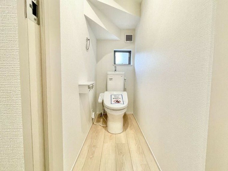 トイレ 1階、2階どちらにも節水省エネ仕様のシャワートイレを採用しています。
