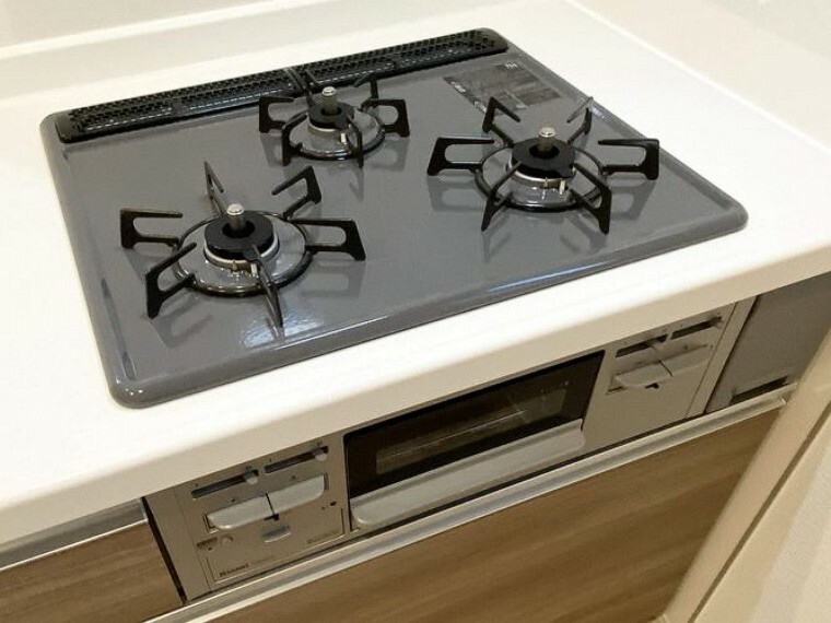 から炊きにより一定の温度に達すると自動で火を止めてくれる安心機能、過熱防止センサー付3口タイプ。