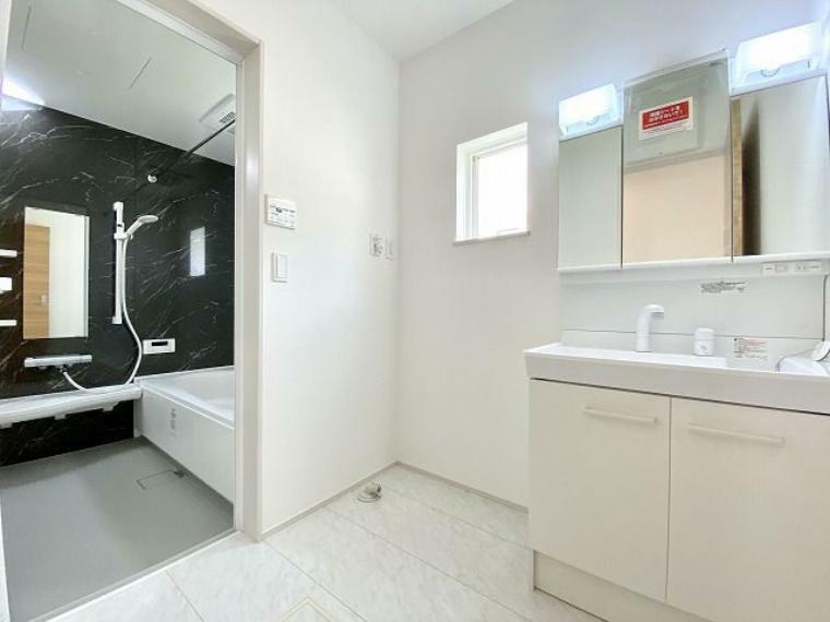 収納 収納たっぷりのキャビネットは、使いやすく清潔感のある洗面室に！