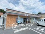 コンビニ セブンイレブン生駒山崎町店 徒歩3分。