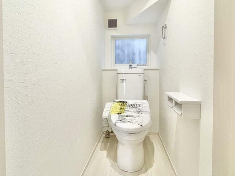 ＼同仕様写真/トイレは1階と2階の2カ所に設置！階段を上り下りせずに使用できるので、高齢の方にも安心です！