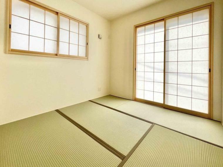 子供部屋 ＼同仕様写真/新しい畳の香りのするタタミスペースは、使い方色々。客室やお布団で寝るときにぴったりの空間ですね。
