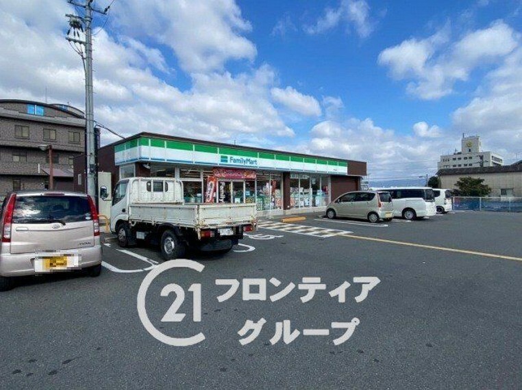 コンビニ ファミリーマート東安堵店 徒歩10分。