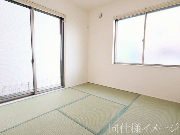同仕様写真（内観） ＼同仕様写真/い草香る畳スペースは、使い方色々！客室やお布団で寝るときにぴったりの空間ですね。