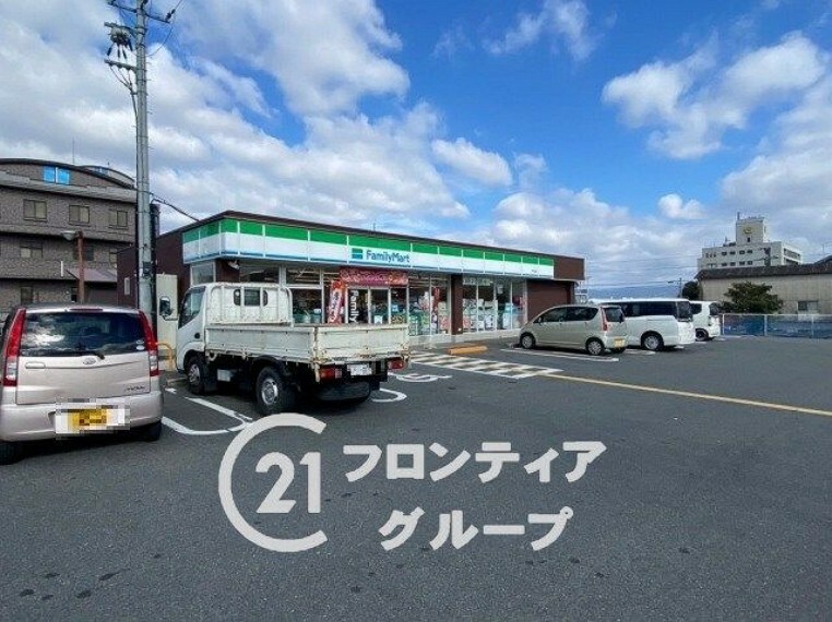 コンビニ コンビニ ファミリーマート　東安堵店