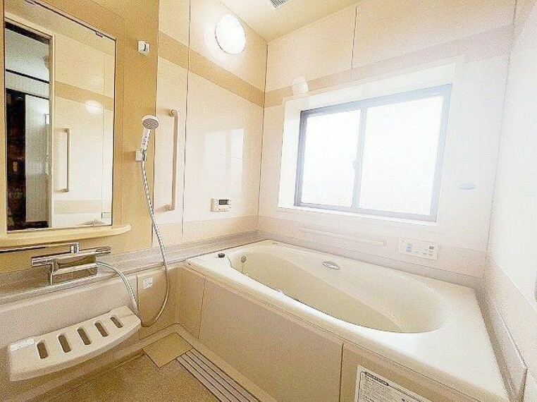 浴室 浴室にも窓があるので換気やカビ対策などバッチリです！