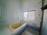 浴室 ゆったりと脚を延ばして、1日の疲れを癒せます。窓があるのでこまめに湿気を換気ができます。