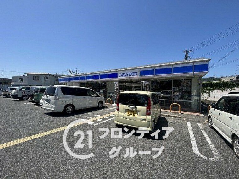 コンビニ ローソン加茂駅前店 徒歩31分。