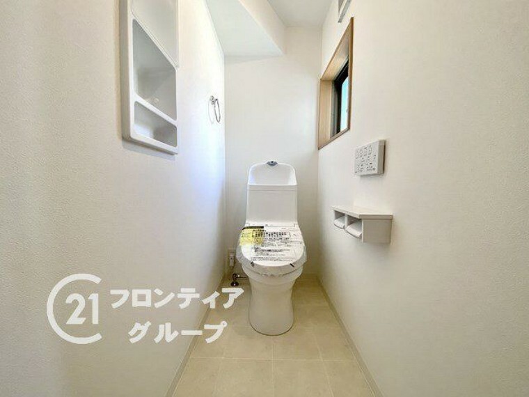 トイレ ホワイトを基調にした、すがすがしいまでにシンプルなトイレです。