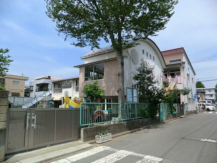 幼稚園・保育園 与野本町幼稚園（教育理念は「心身共に調和のとれた、たくましい子を育成する・おもいっきり遊ぼう」与野本町幼稚園ではその遊ぶ場所、時間を大切にしています。また、カリキュラムの中に、「空手」「体操」の時間を設けています。）