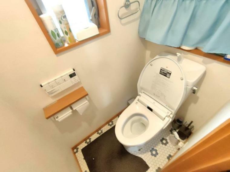 トイレ ・トイレ 　1階は温水洗浄便座です。