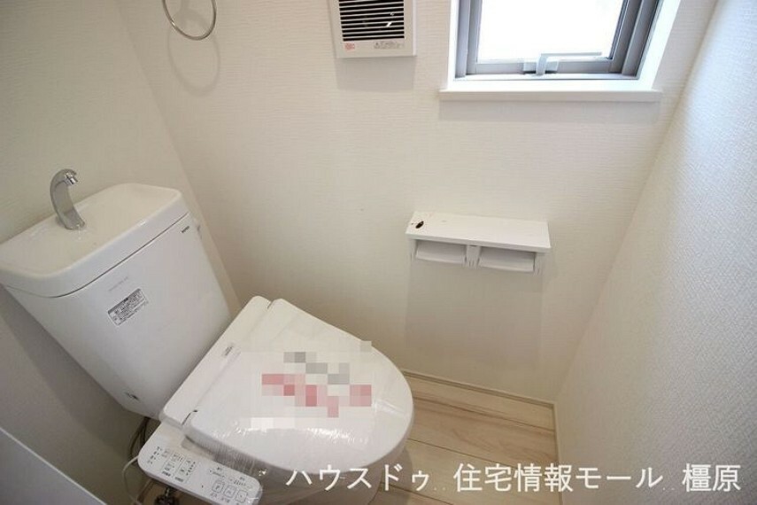トイレ 2か所のトイレは朝の混雑緩和に活躍します。1・2階共に温水洗浄便座を完備しました。