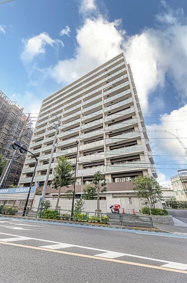 明和地所分譲、14階建てのマンションです。