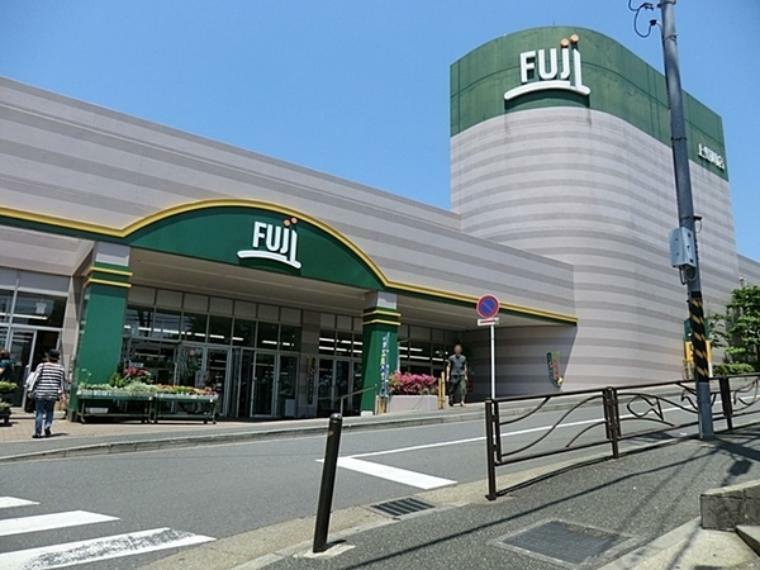 Fuji上野川店 営業時間 9:00～22:00 　毎週金曜日は青果・惣菜よりどりセール　毎週土曜日はTポイント3倍他（約1,662m）