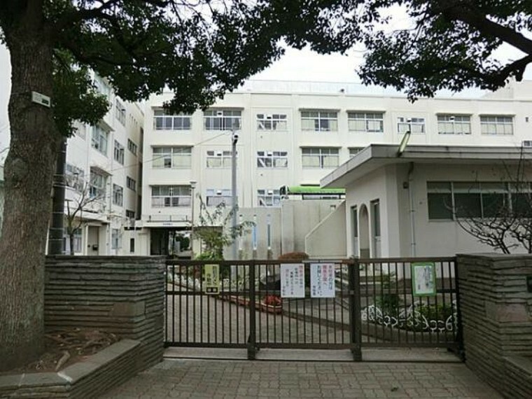 小学校 横浜市立二俣川小学校 明治 6年宮沢学舎として開校　明治 8年小学二俣川学校と改称する 自分を高めつつ、仲間とかかわり、互いに認めあえる子