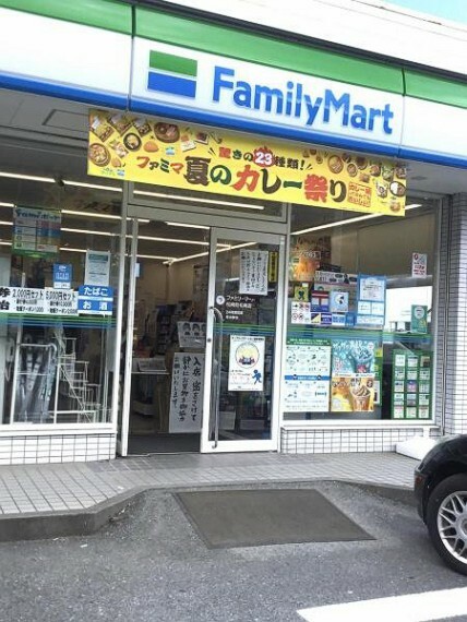 コンビニ ファミリーマート松崎町店