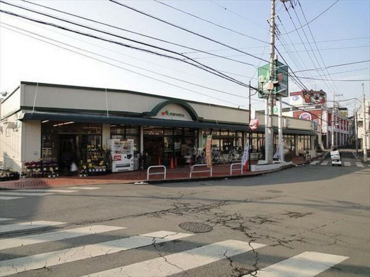 スーパー マルエツ東久留米店 小規模ですが普段の生活に必要なものはちゃんと揃う地元の便利なスーパー。