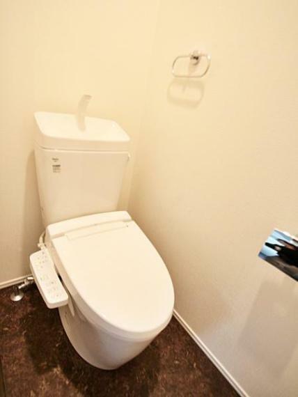 トイレ 1階の温水洗浄便座付トイレ