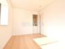 各居室は2面採光により、明るく開放的な空間となっています。【西東京市緑町2丁目】　居室　