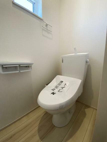 トイレ もちろんウォシュレット機能付き。憩いの場としてひそかに注目度の高いお手洗いにもご注目ください。