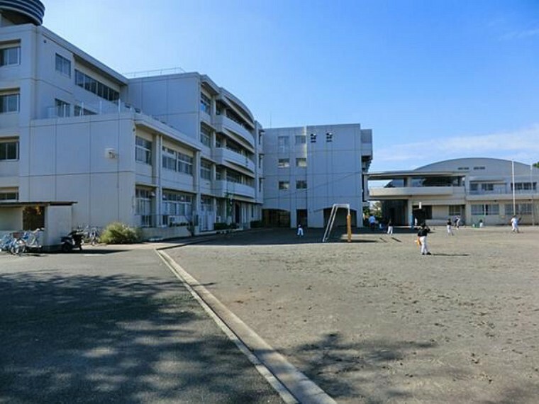 小学校 横浜市立下田小学校まで約750m