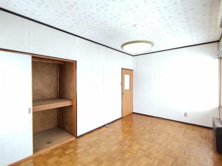 【現況販売】2階7.5帖洋室の別角度です。クローゼットを新設します。お部屋を広く使えますね。