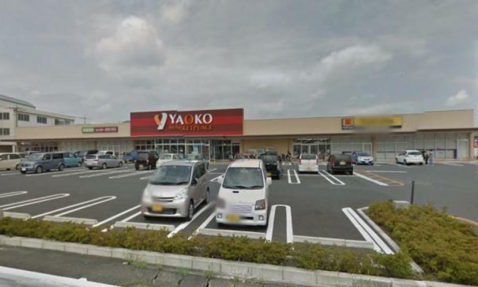 スーパー 【スーパー】ヤオコー桐生境野店様まで約3.36km（車6分）。生活圏内にスーパーがあるので、お仕事終わりにも買い物に行きやすくて便利ですね。