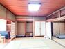 （リフォーム中写真4/27撮影）南側和室は天井、壁をクロス貼りにし、畳を表替え・障子と襖を貼替します。