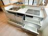 キッチン キッチン下には収納が豊富なためすっきりとした空間で調理ができます。