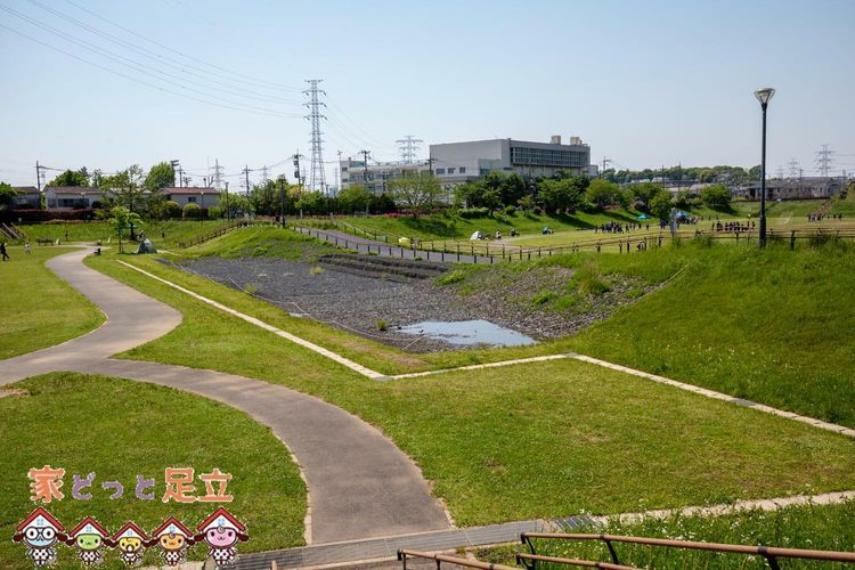 公園 新郷東部公園 徒歩22分。