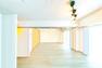 居間・リビング LDK～洋室（2）　※画像はCGにより家具等の削除、床・壁紙等を加工した空室イメージです。