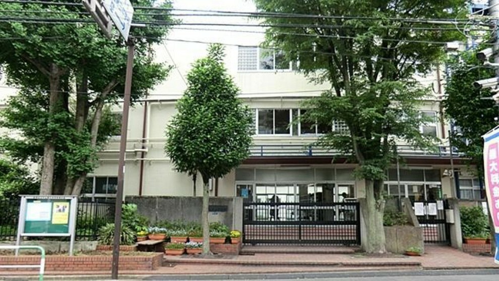 中学校 新宿区立牛込第三中学校 徒歩23分。