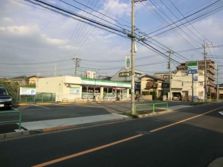 コンビニ 【コンビニエンスストア】ファミリーマート西大泉四丁目店まで395m