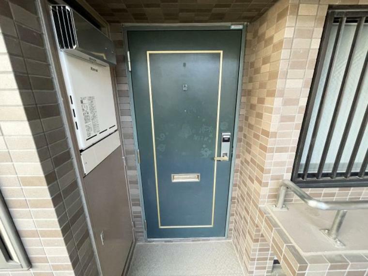玄関 手がふさがっているときもらくらく施錠・開錠いただけるカードキー採用。