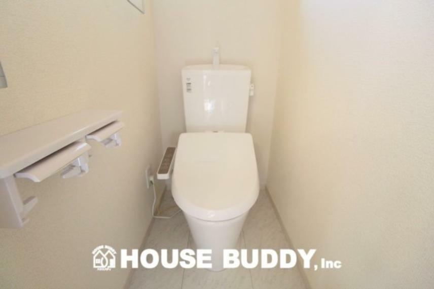 1階、2階ともにお手入れも楽々、清潔感のあるシャワー付きトイレを採用しました。